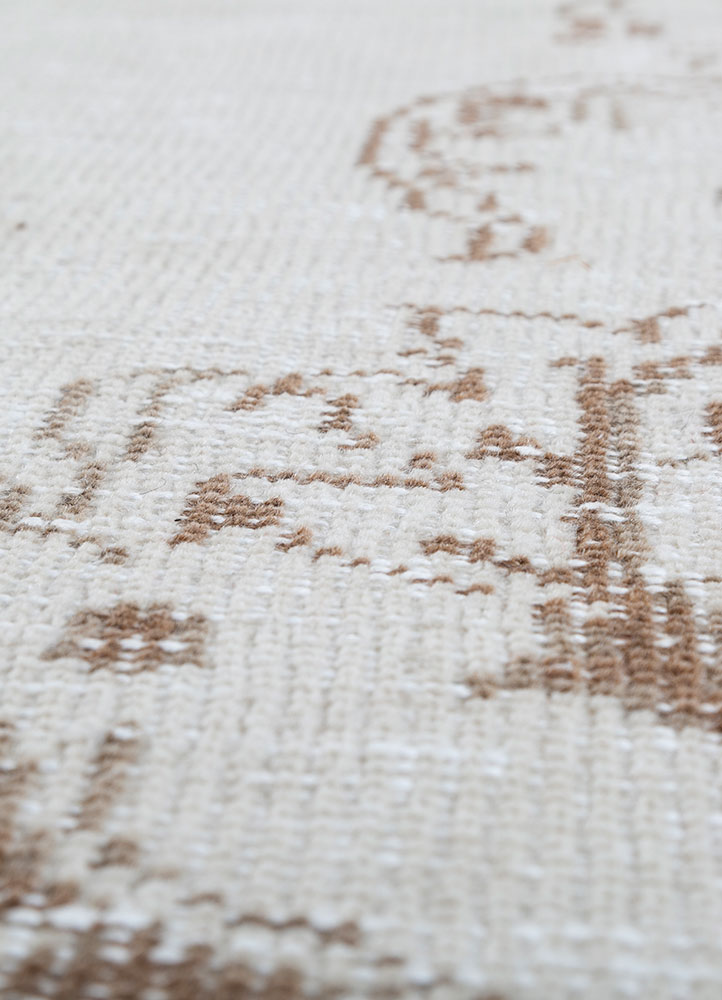 vintage beige and brown wool hand knotted Rug - CloseUp