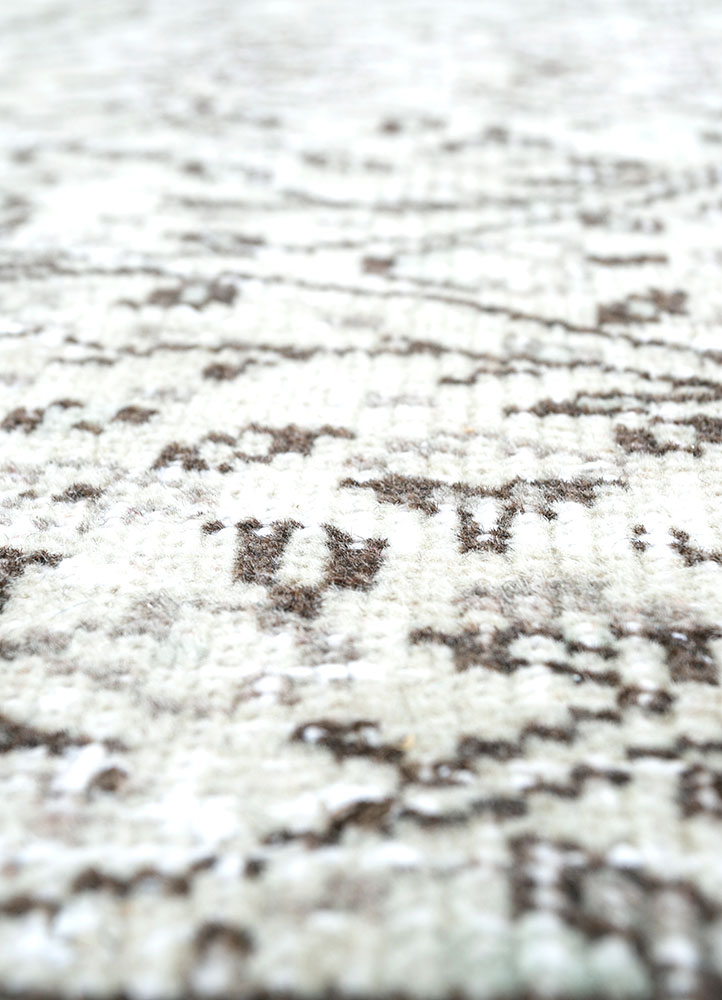 vintage green wool hand knotted Rug - CloseUp
