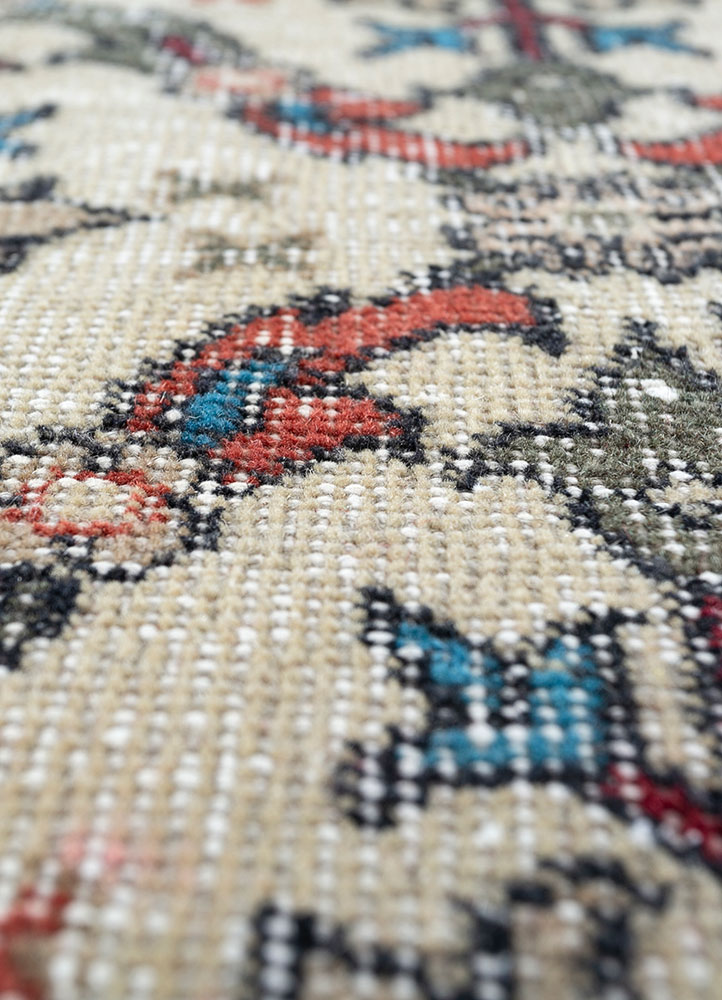vintage beige and brown wool hand knotted Rug - CloseUp