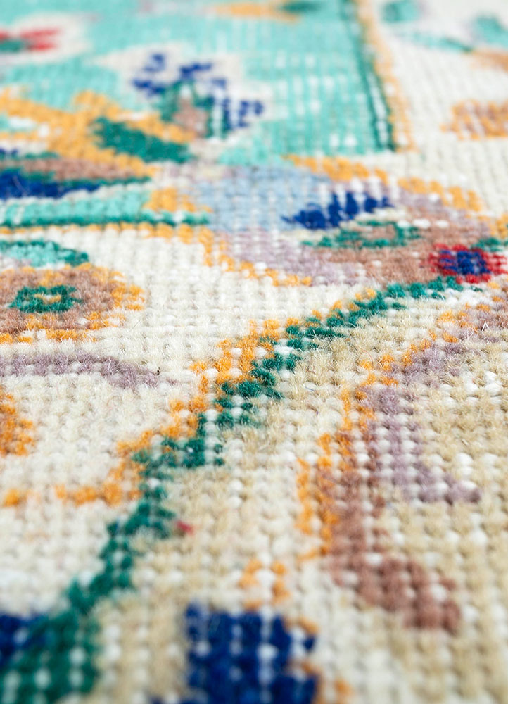 vintage multi wool hand knotted Rug - CloseUp