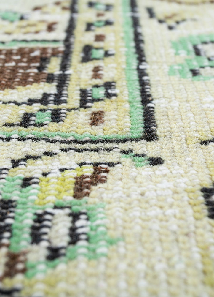 vintage green wool hand knotted Rug - CloseUp