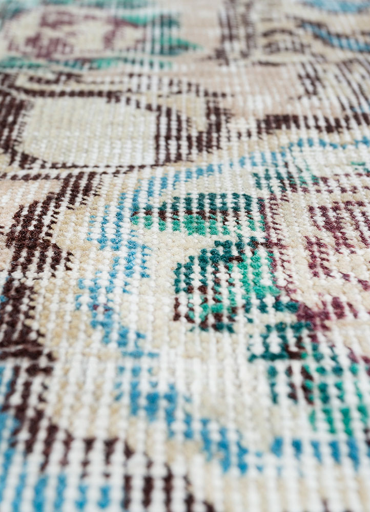 vintage green wool hand knotted Rug - CloseUp