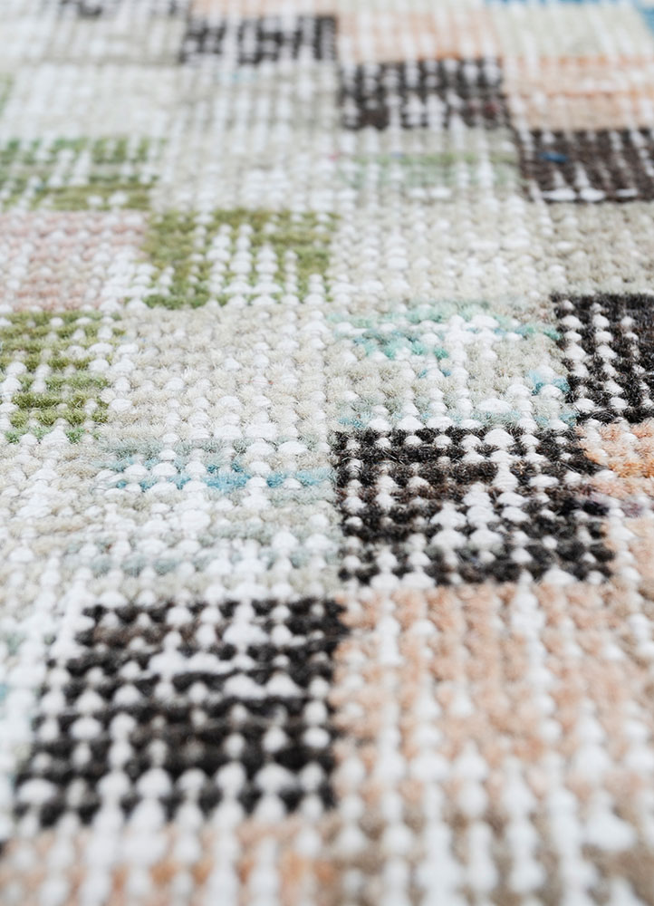 vintage beige and brown wool hand knotted Rug - CloseUp