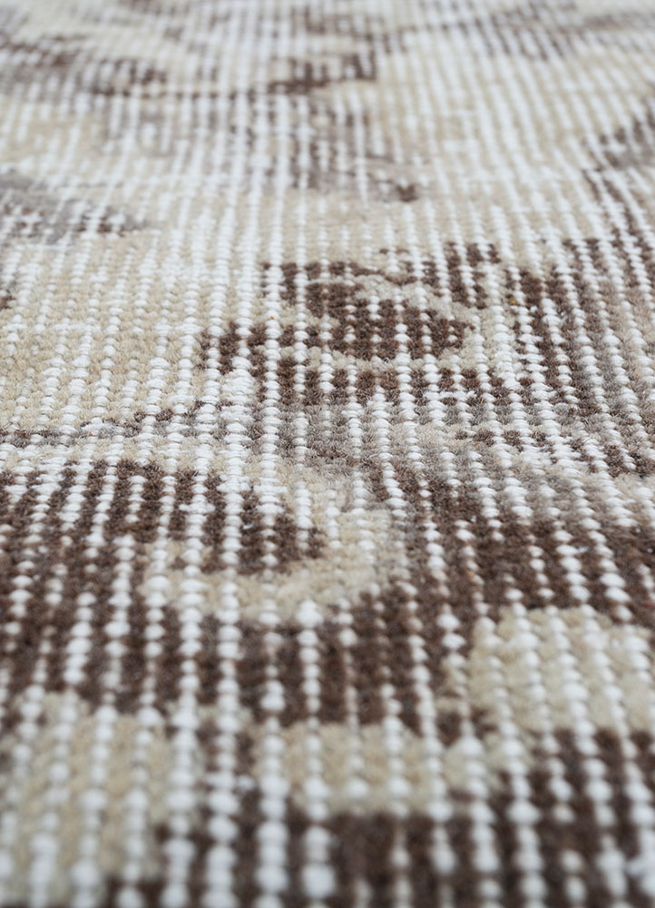 vintage beige and brown wool hand knotted Rug - CloseUp