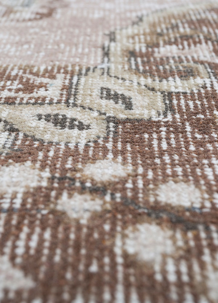 vintage beige and brown wool hand knotted Rug - CloseUp