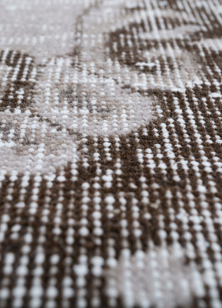 vintage beige and brown wool hand knotted Rug - CloseUp