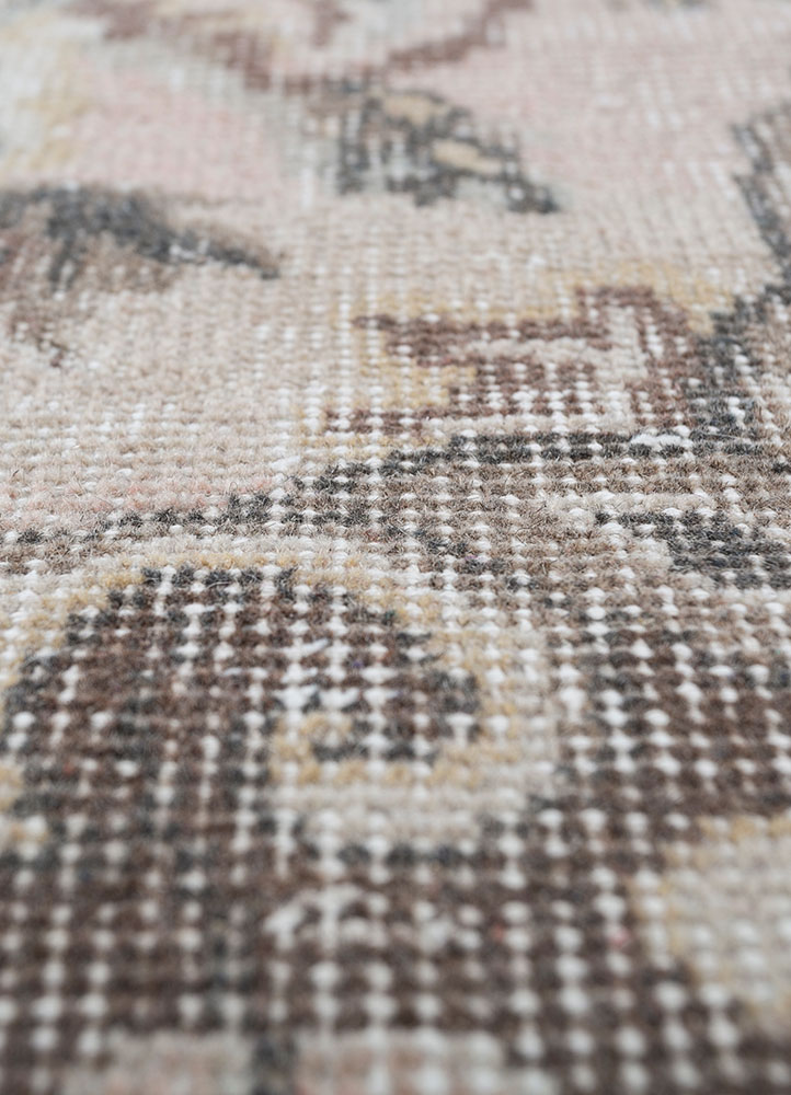 vintage beige and brown wool hand knotted Rug - CloseUp