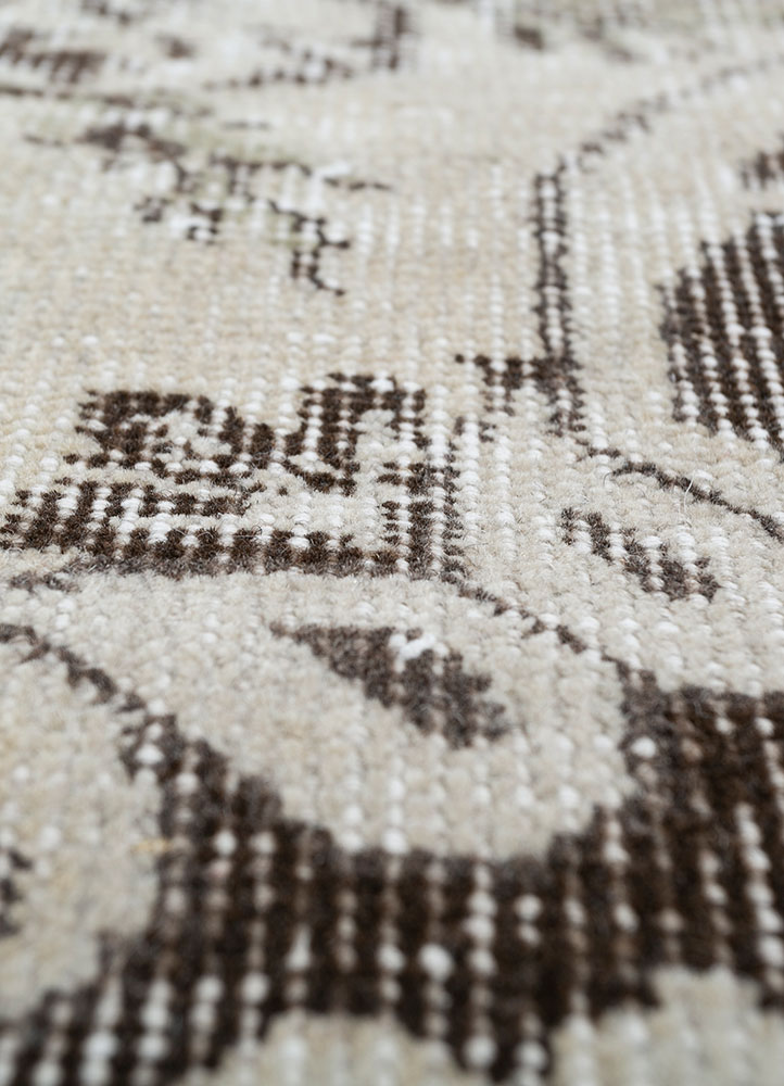 vintage green wool hand knotted Rug - CloseUp