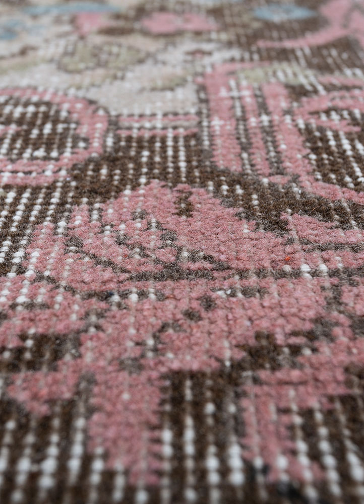 vintage beige and brown wool hand knotted Rug - CloseUp