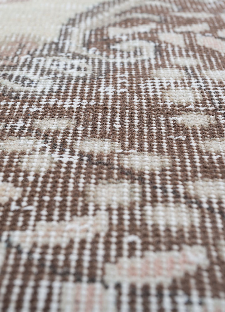 vintage beige and brown wool hand knotted Rug - CloseUp