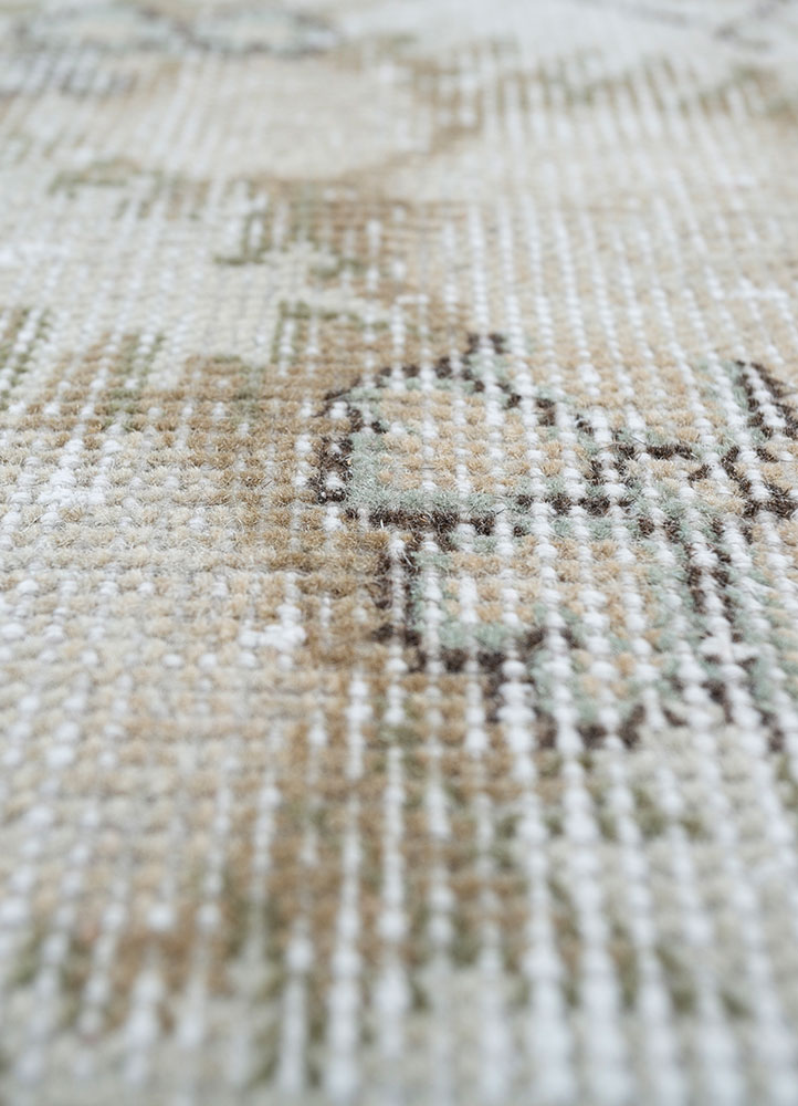 vintage beige and brown wool hand knotted Rug - CloseUp
