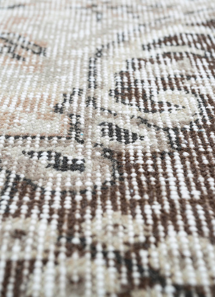 vintage beige and brown wool hand knotted Rug - CloseUp
