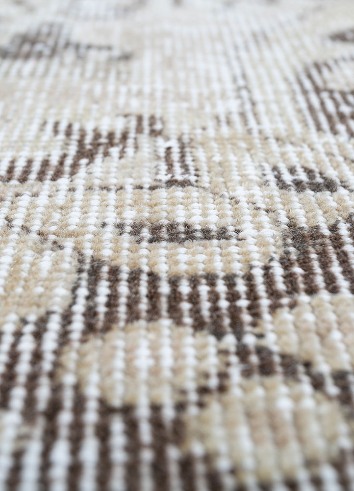 vintage beige and brown wool hand knotted Rug - CloseUp