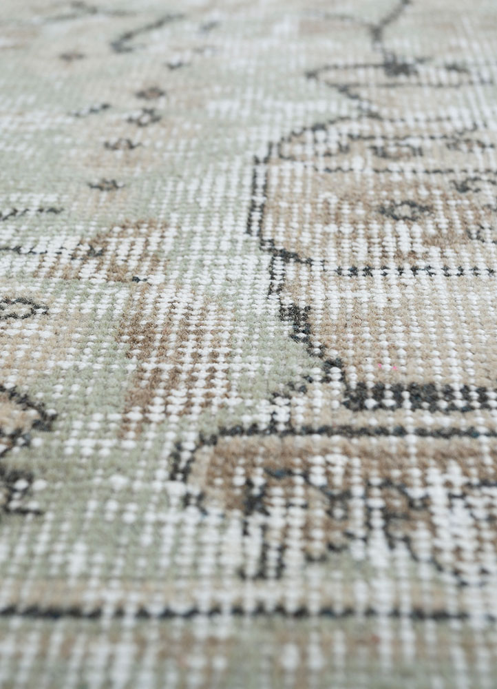vintage green wool hand knotted Rug - CloseUp
