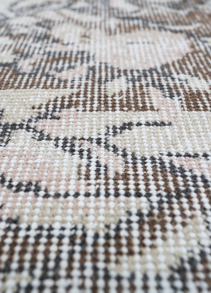 vintage beige and brown wool hand knotted Rug - CloseUp