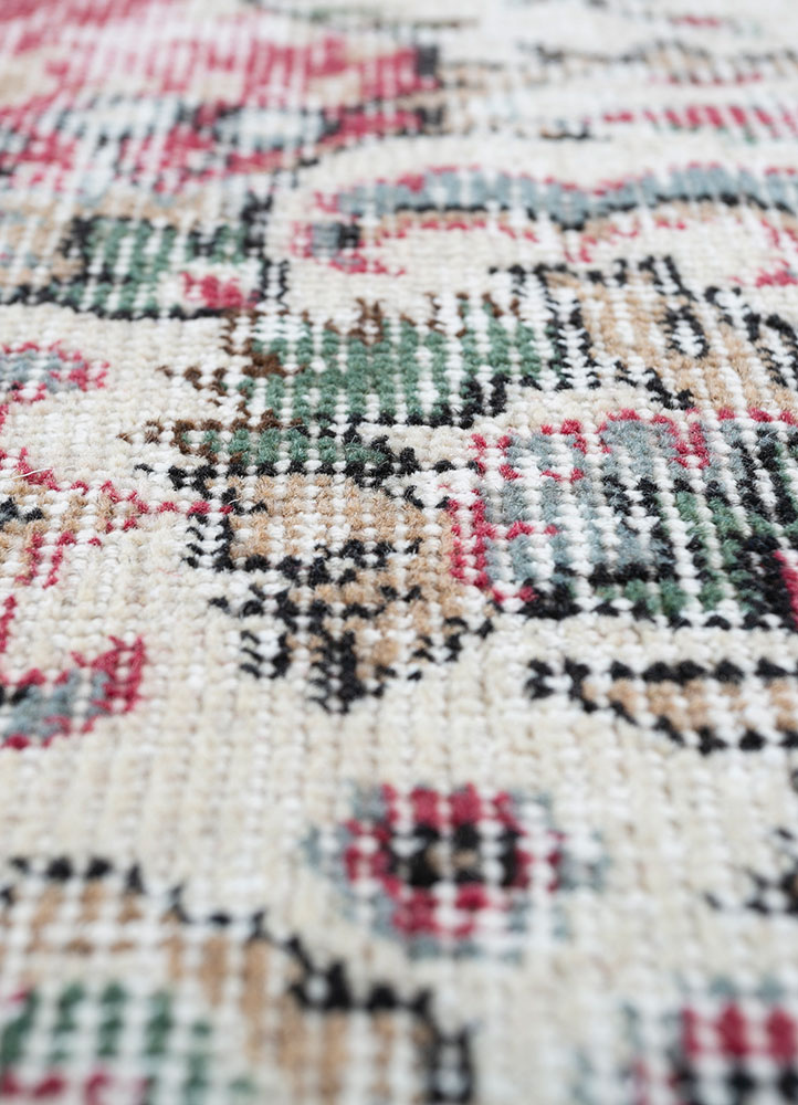 vintage pink and purple wool hand knotted Rug - CloseUp