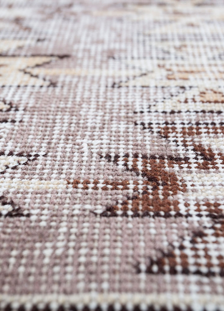vintage beige and brown wool hand knotted Rug - CloseUp