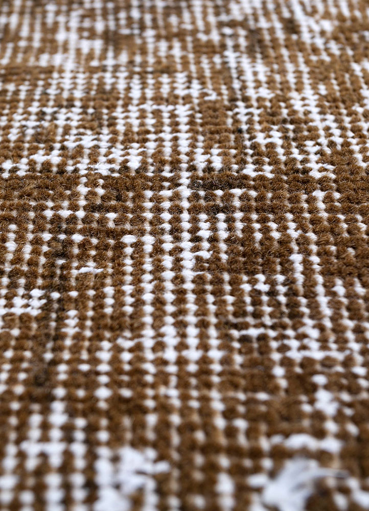 lacuna beige and brown wool hand knotted Rug - CloseUp