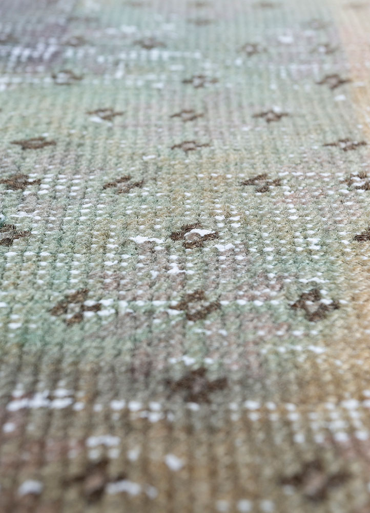 vintage beige and brown wool hand knotted Rug - CloseUp