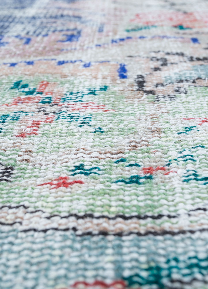 vintage green wool hand knotted Rug - CloseUp