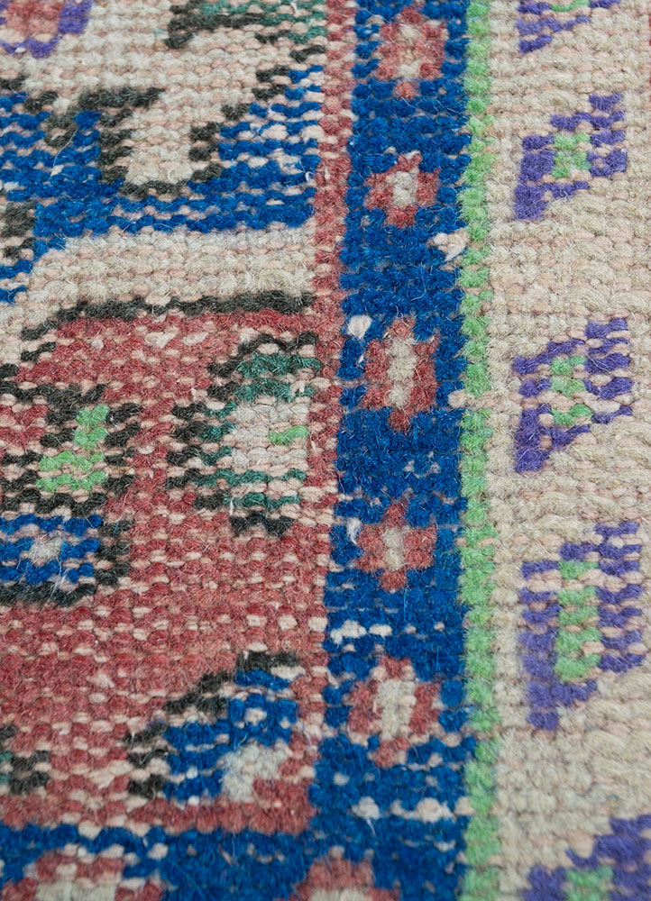 vintage multi wool hand knotted Rug - CloseUp