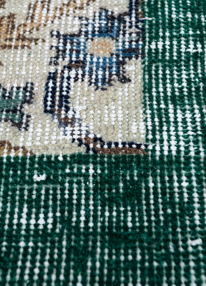vintage green wool hand knotted Rug - CloseUp