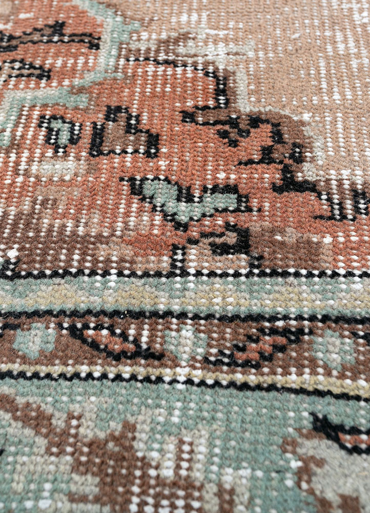 vintage beige and brown wool hand knotted Rug - CloseUp