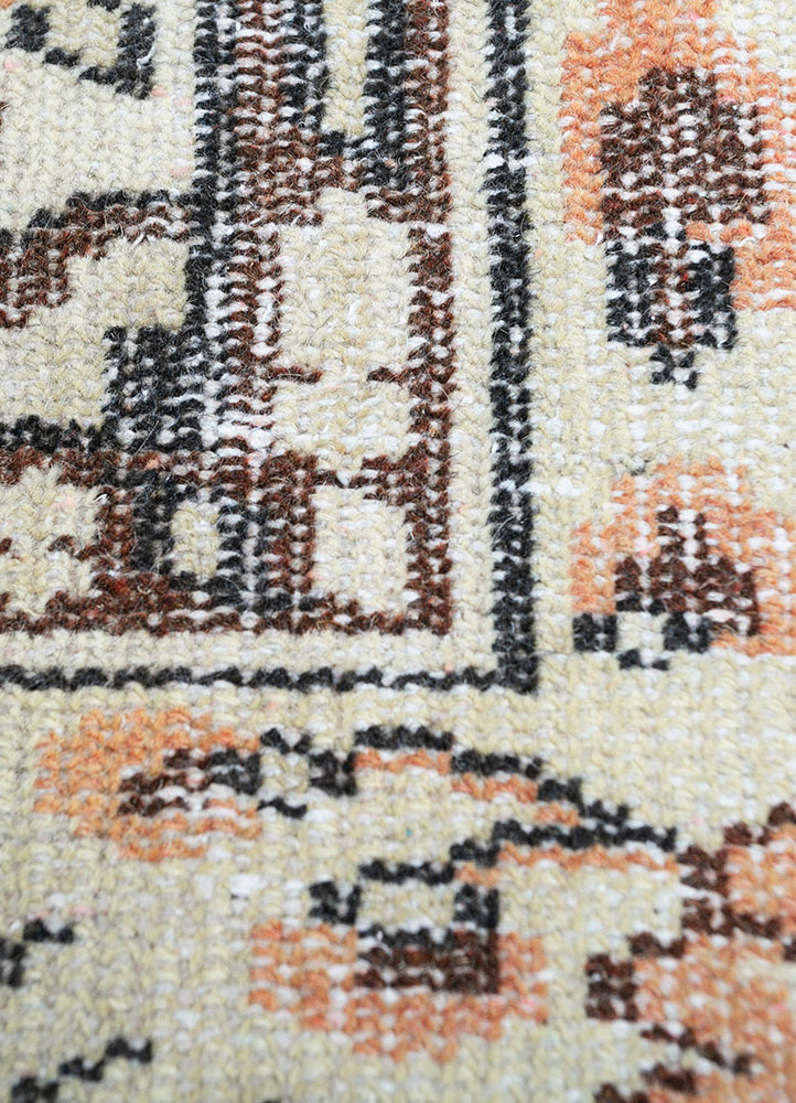 vintage red and orange wool hand knotted Rug - CloseUp