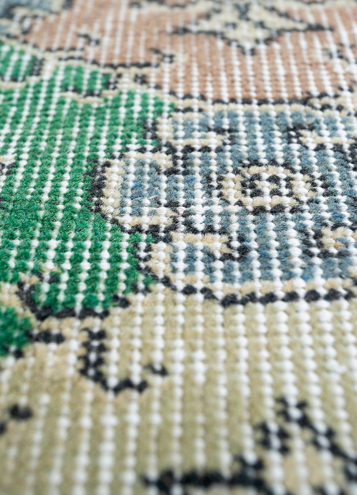 vintage green wool hand knotted Rug - CloseUp