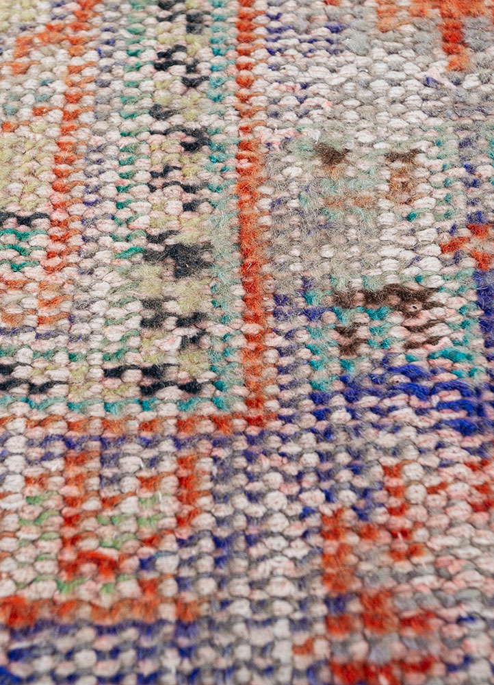 vintage red and orange wool hand knotted Rug - CloseUp