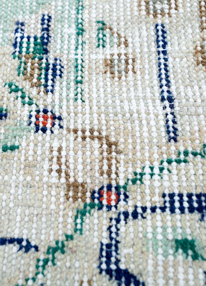 vintage multi wool hand knotted Rug - CloseUp