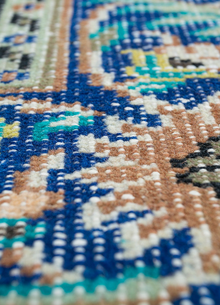 vintage beige and brown wool hand knotted Rug - CloseUp