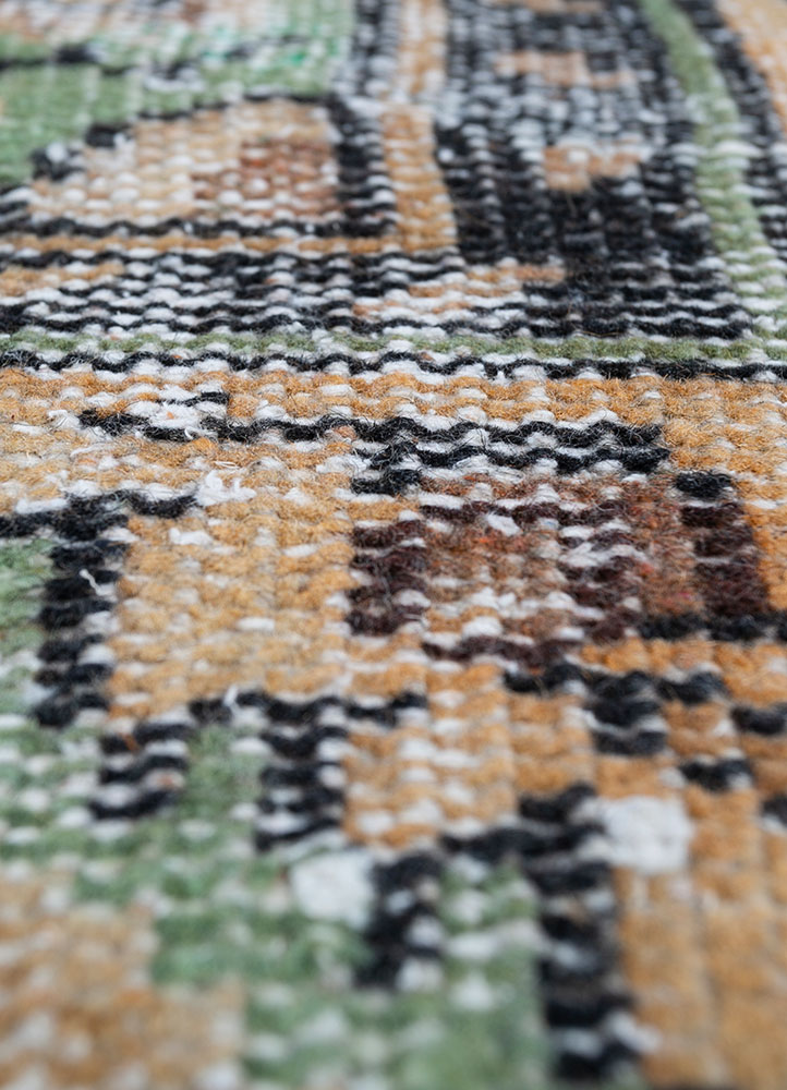 vintage beige and brown wool hand knotted Rug - CloseUp