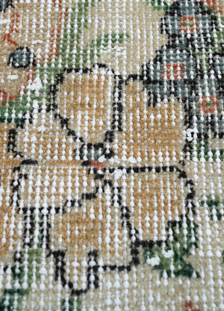 vintage beige and brown wool hand knotted Rug - CloseUp