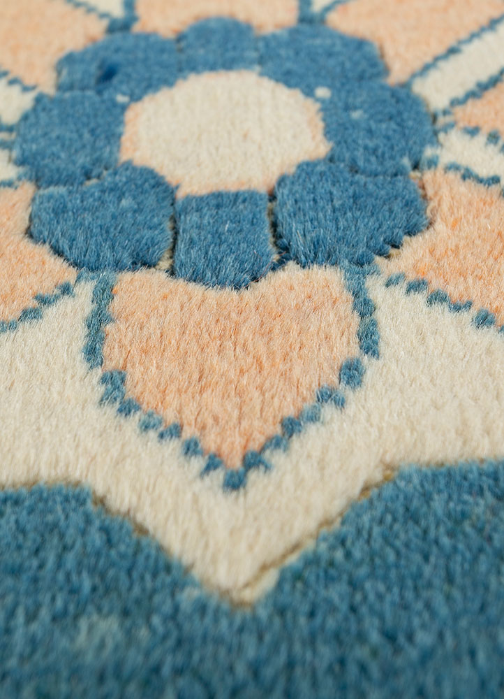 nuray blue wool hand knotted Rug - CloseUp