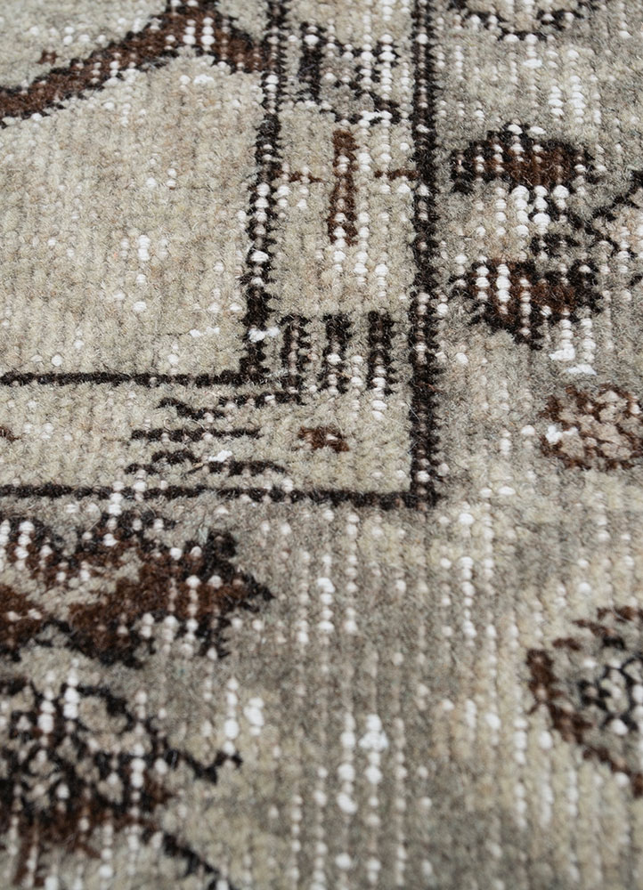 vintage beige and brown wool hand knotted Rug - CloseUp