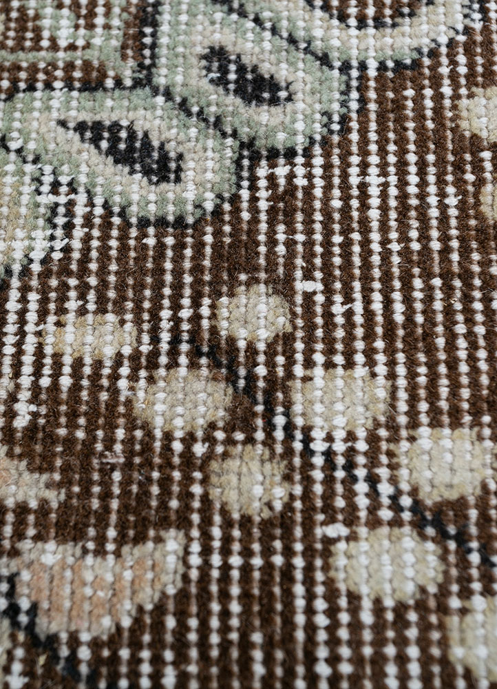 vintage beige and brown wool hand knotted Rug - CloseUp