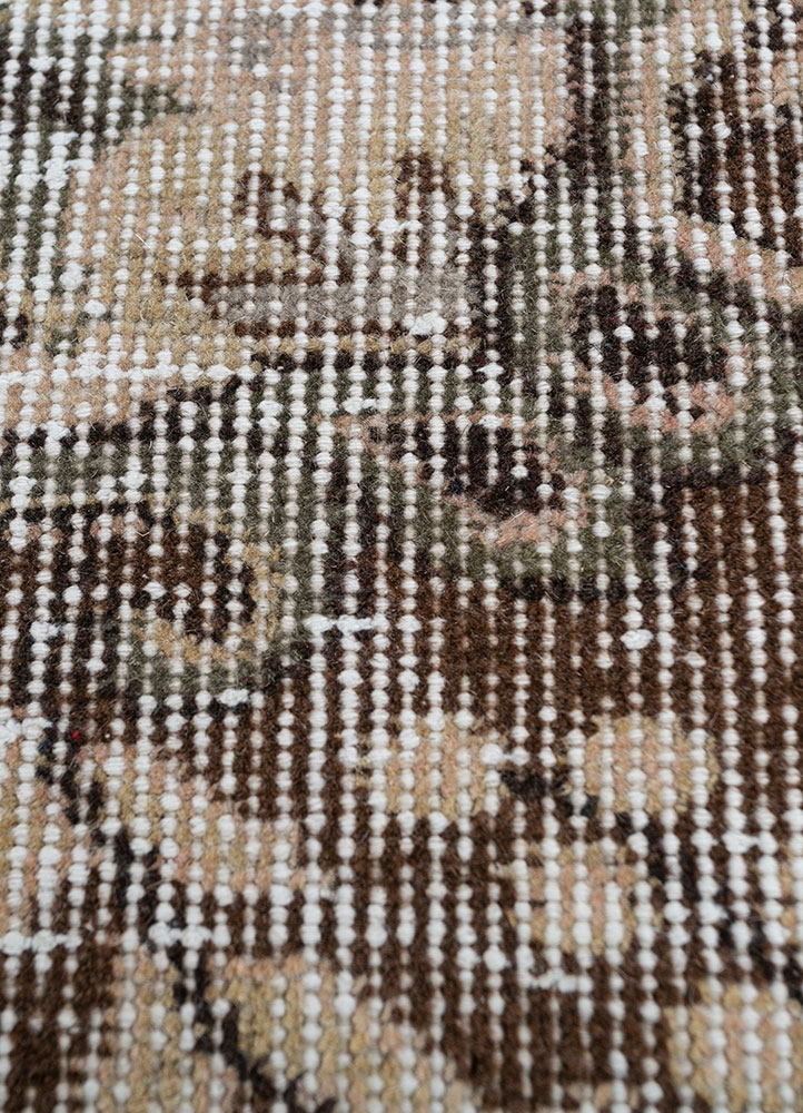 vintage beige and brown wool hand knotted Rug - CloseUp