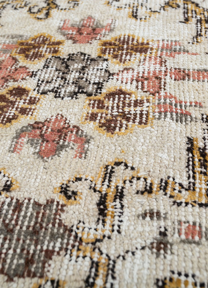 vintage beige and brown wool hand knotted Rug - CloseUp