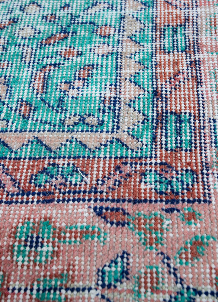 vintage green wool hand knotted Rug - CloseUp