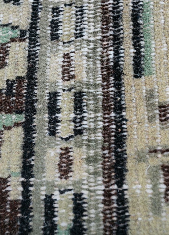vintage green wool hand knotted Rug - CloseUp