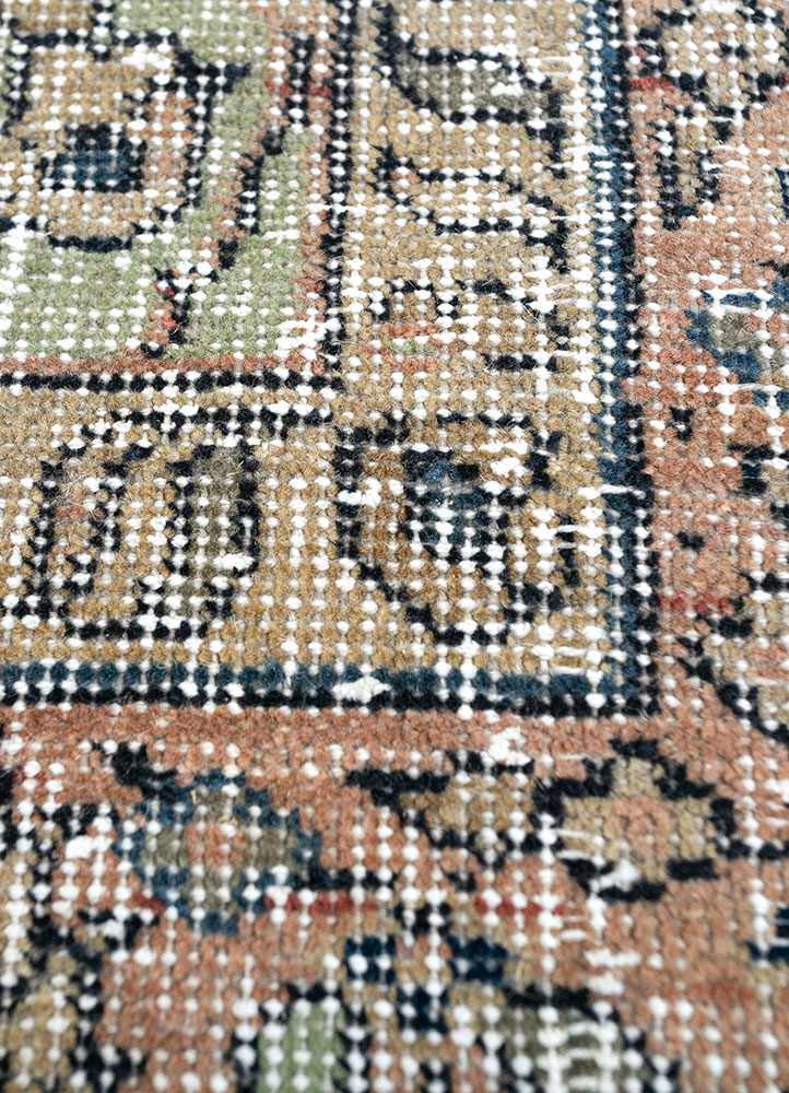vintage green wool hand knotted Rug - CloseUp