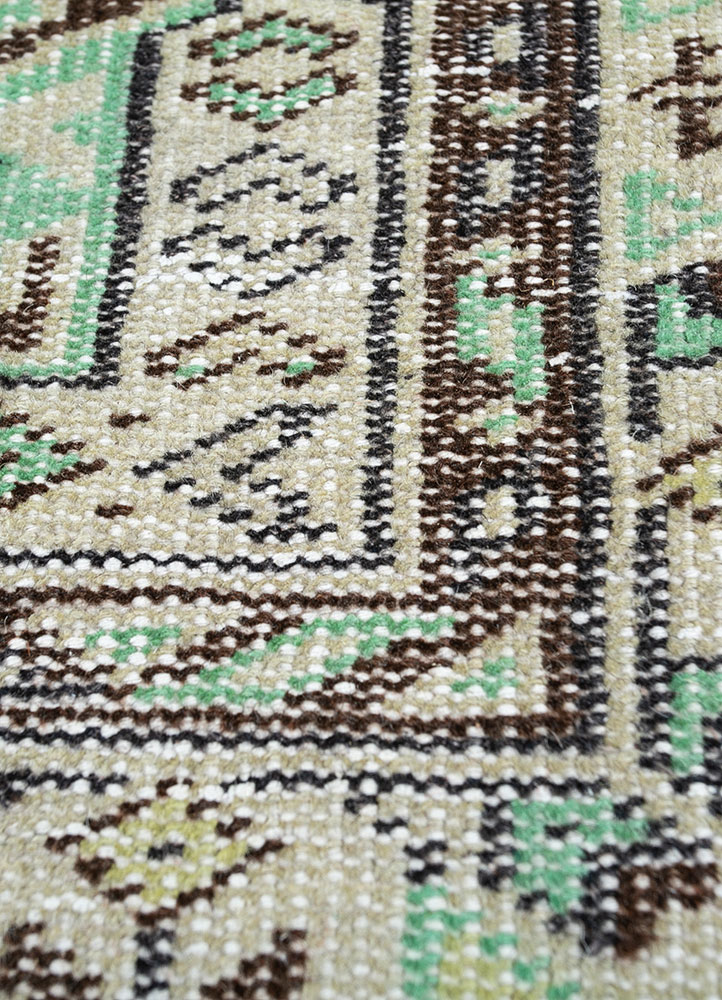 vintage green wool hand knotted Rug - CloseUp