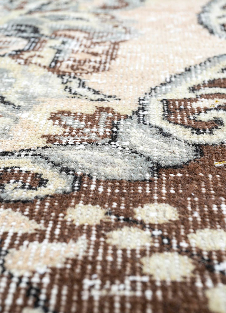 vintage beige and brown wool hand knotted Rug - CloseUp