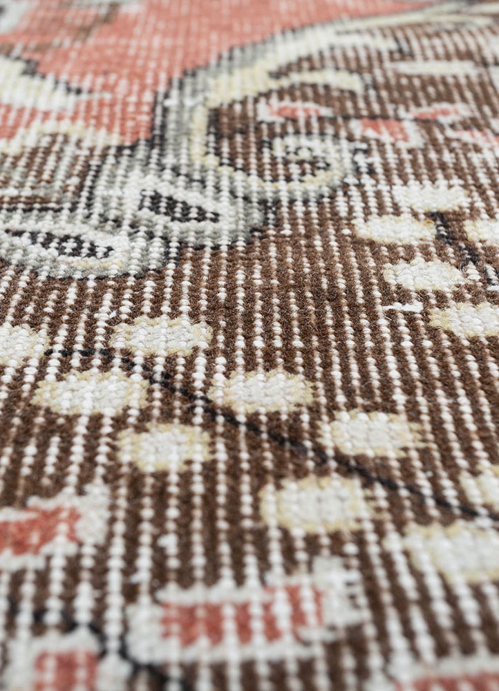 vintage beige and brown wool hand knotted Rug - CloseUp