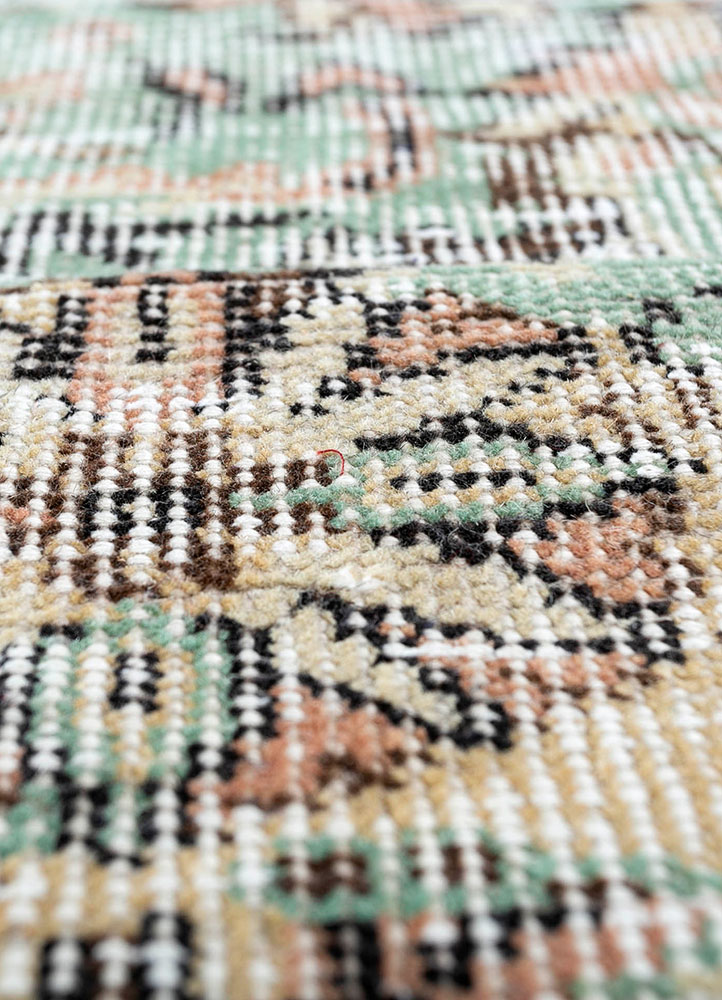 vintage beige and brown wool hand knotted Rug - CloseUp