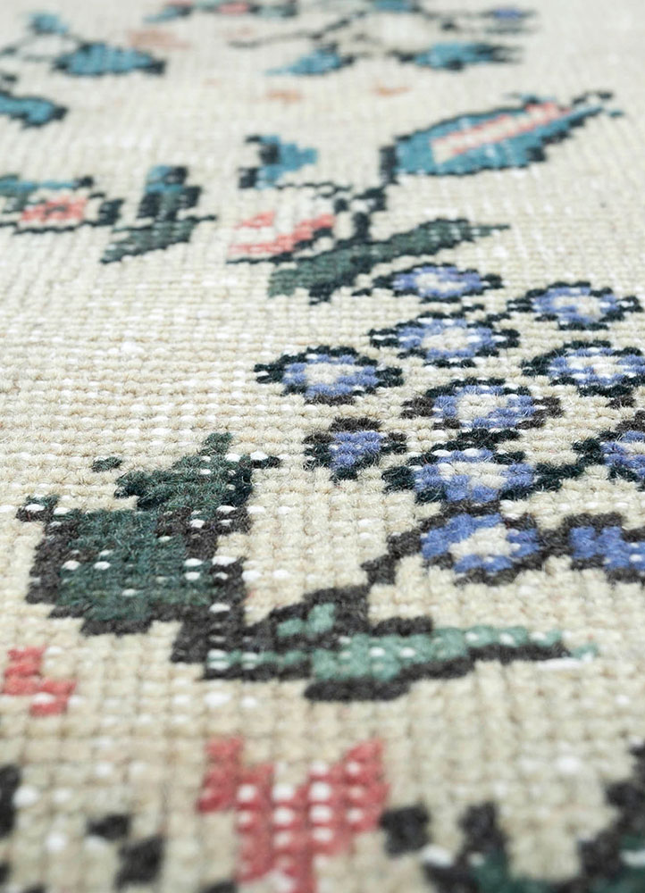 vintage green wool hand knotted Rug - CloseUp