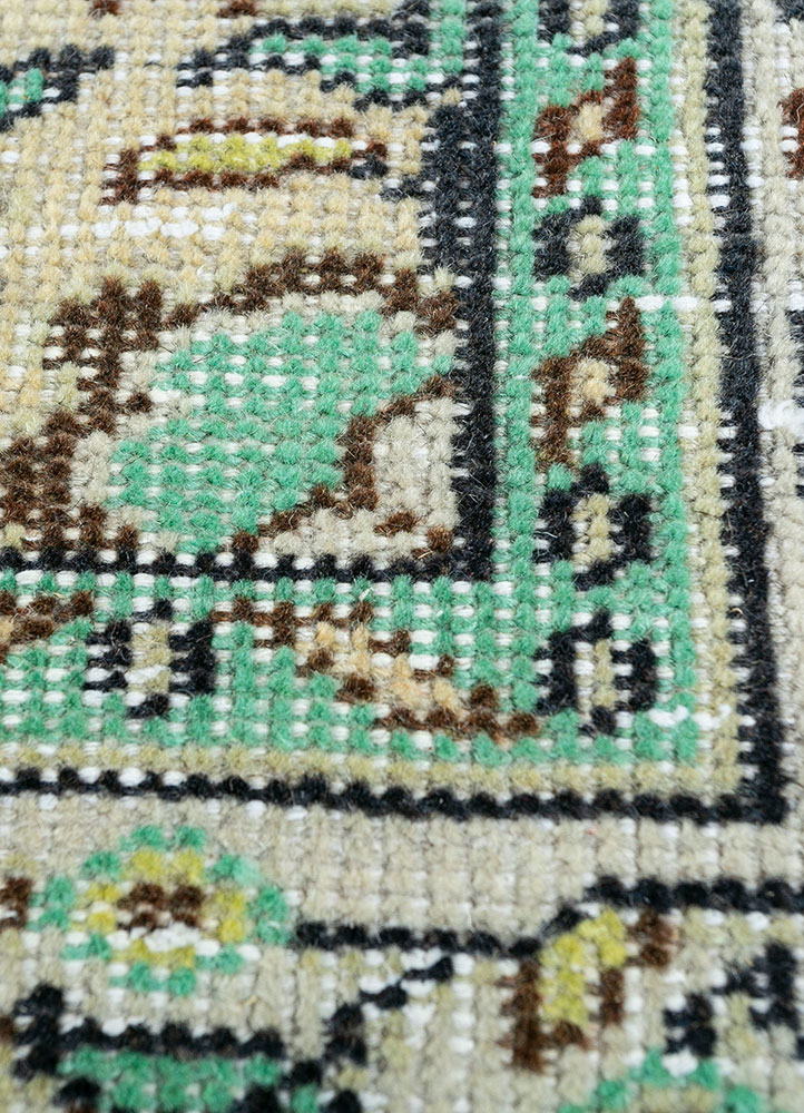 vintage green wool hand knotted Rug - CloseUp