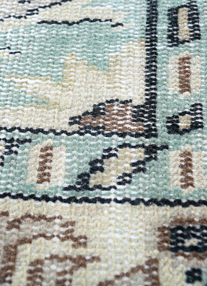 vintage beige and brown wool hand knotted Rug - CloseUp