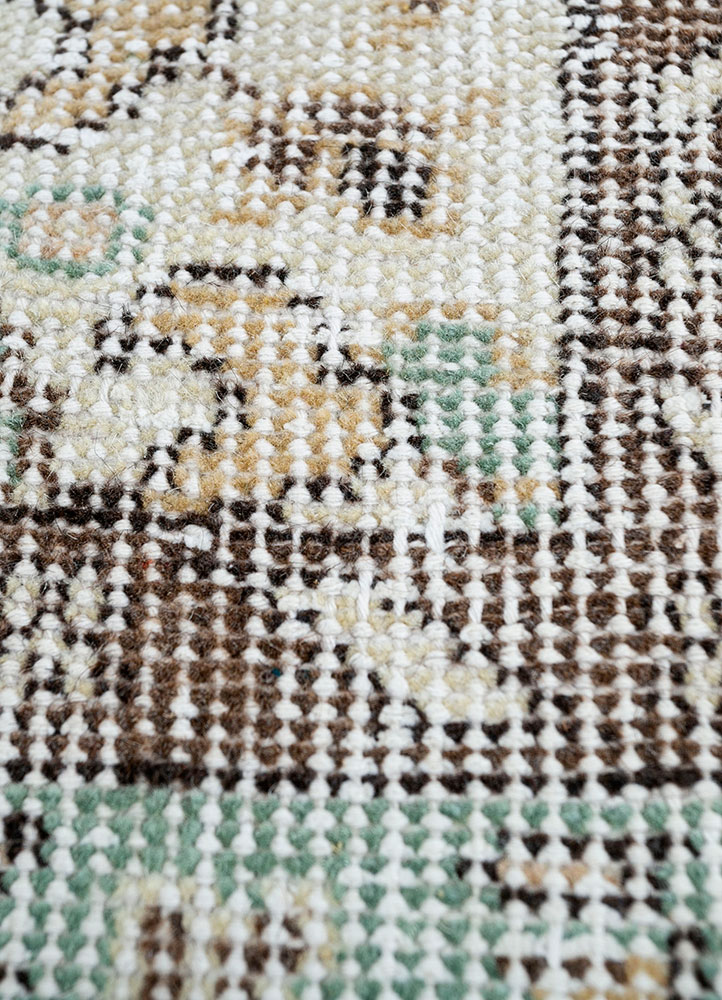 vintage green wool hand knotted Rug - CloseUp